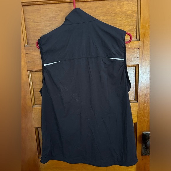 LLBean Men’s Ultralight Wind Vest - Picture 5 of 6